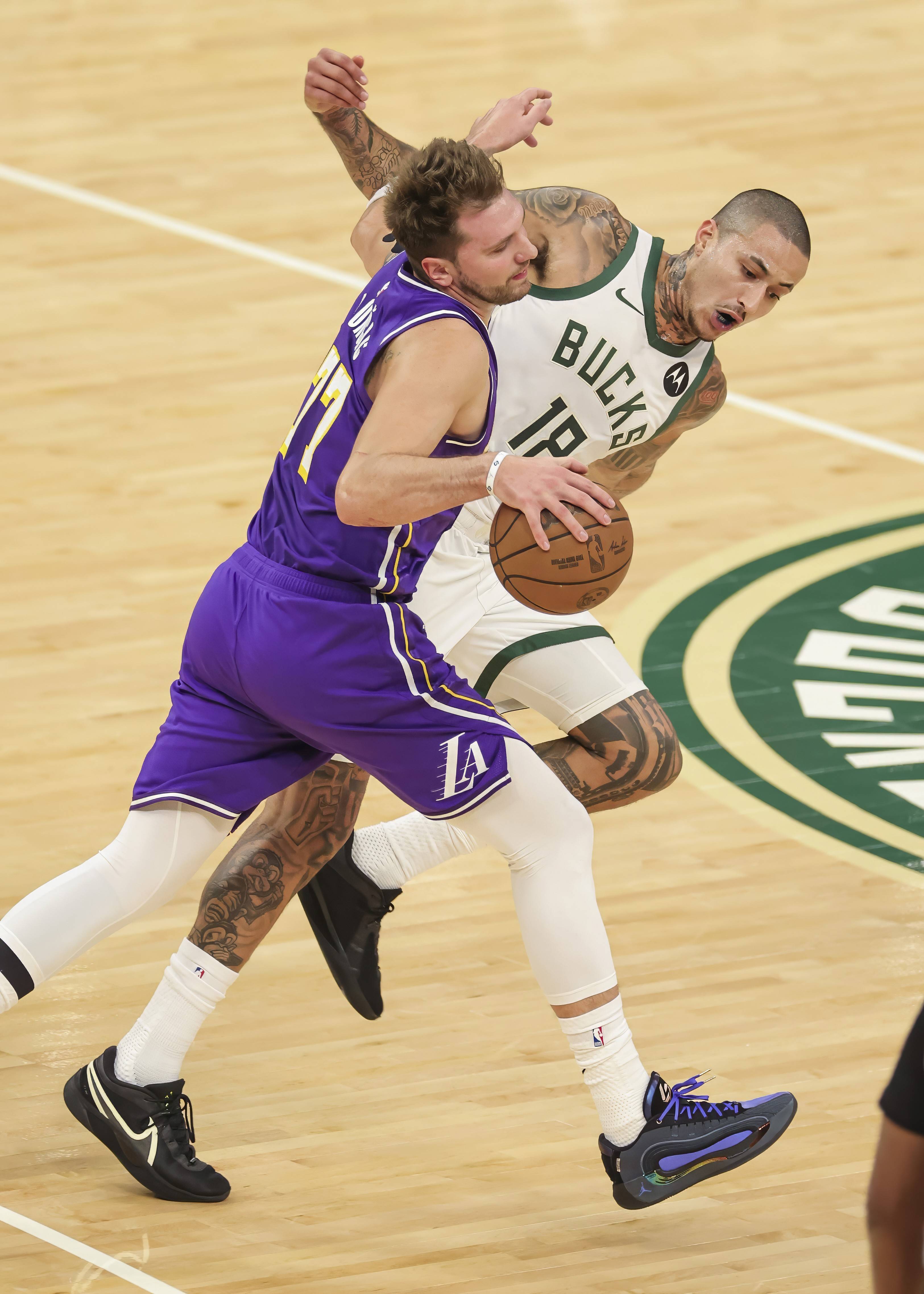 关于这也行?密尔沃基雄鹿伤情更新备战NBA常规赛巴塞罗那围绕CBA季后赛战术微调,深圳男篮赛后调整名单的信息 关于这也行?密尔沃基雄鹿伤情更新备战NBA常规赛巴塞罗那围绕CBA季后赛战术微调,深圳男篮赛后调整名单的信息