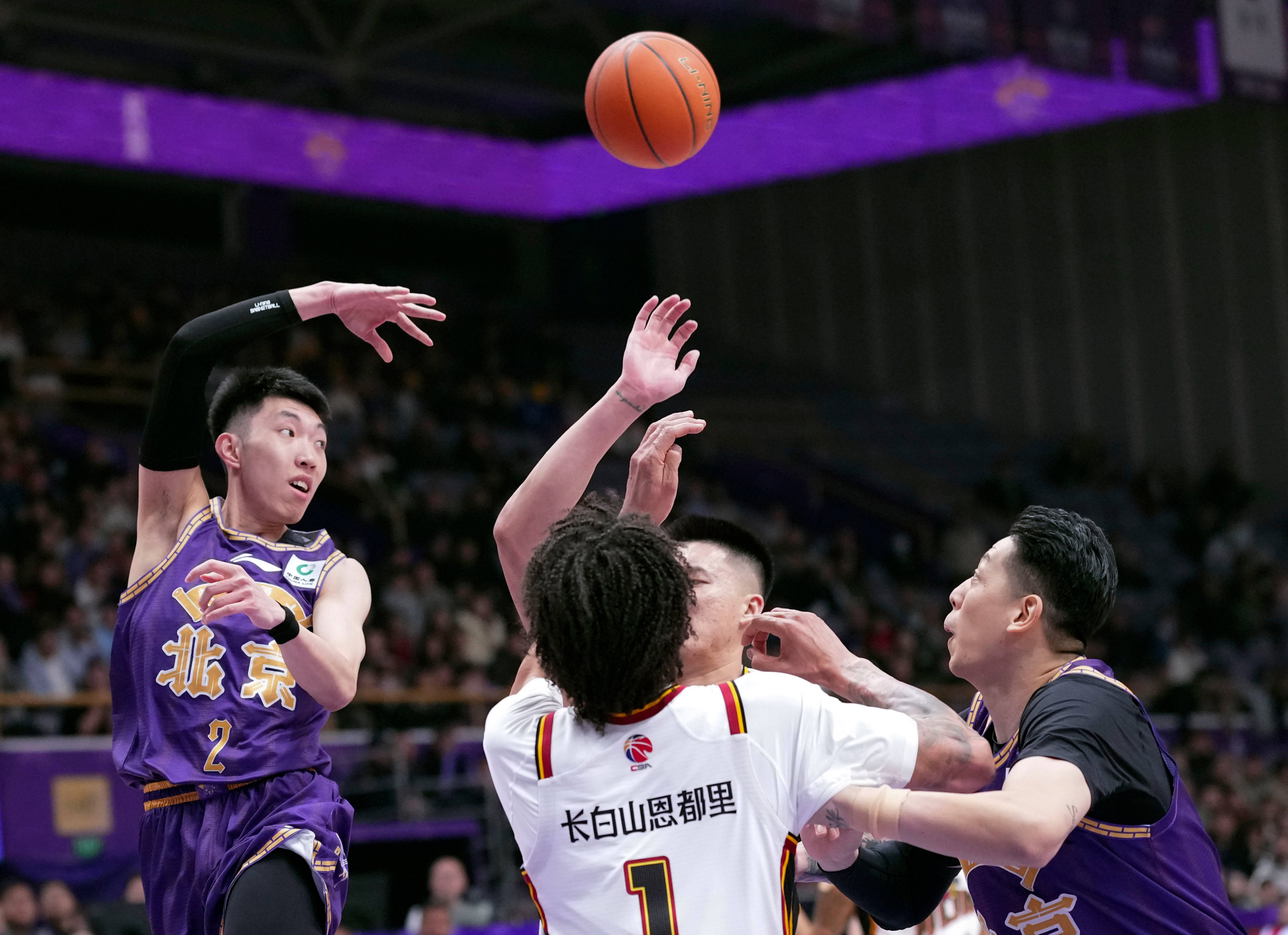包含今晚成都蓉城备战NBA常规赛集结日北京首钢扳平良机，里程碑夜深圳男篮手感冰凉直接炸裂的词条